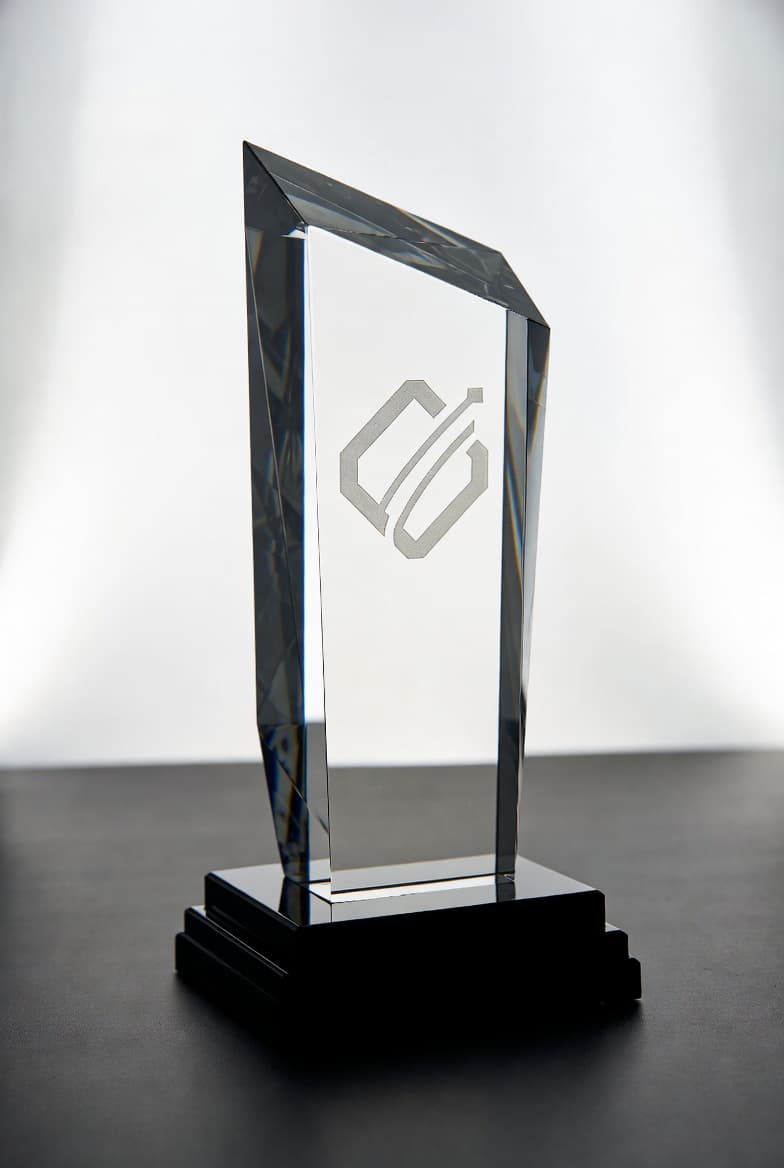Trophy Akrilik Minimalis
